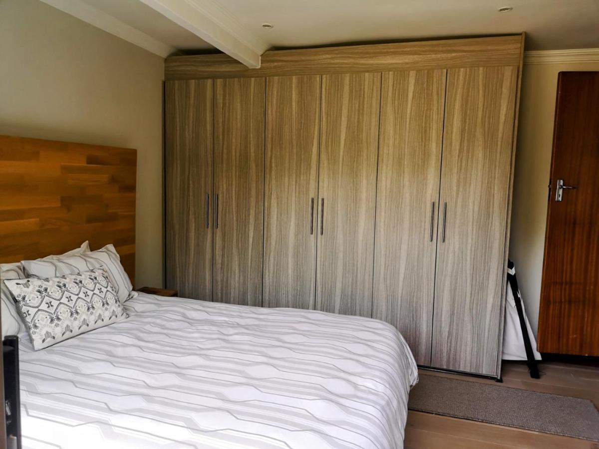Rest-A-While Guest House - Pretoria-Noord Eksteriør bilde