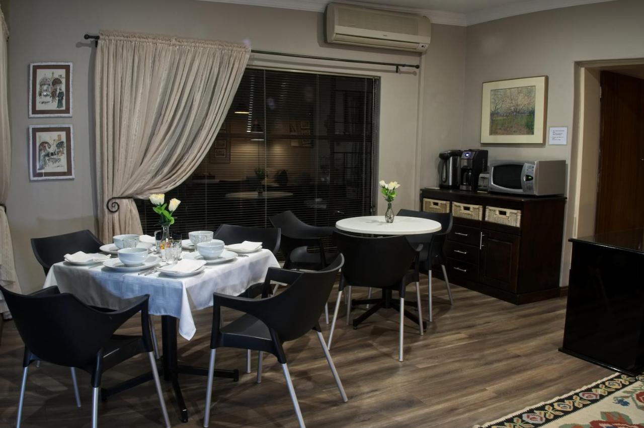Rest-A-While Guest House - Pretoria-Noord Eksteriør bilde