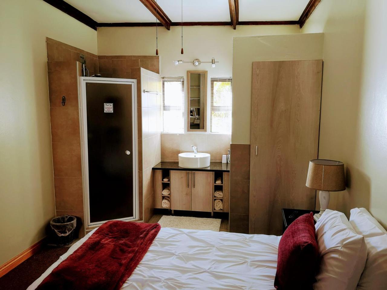 Rest-A-While Guest House - Pretoria-Noord Eksteriør bilde