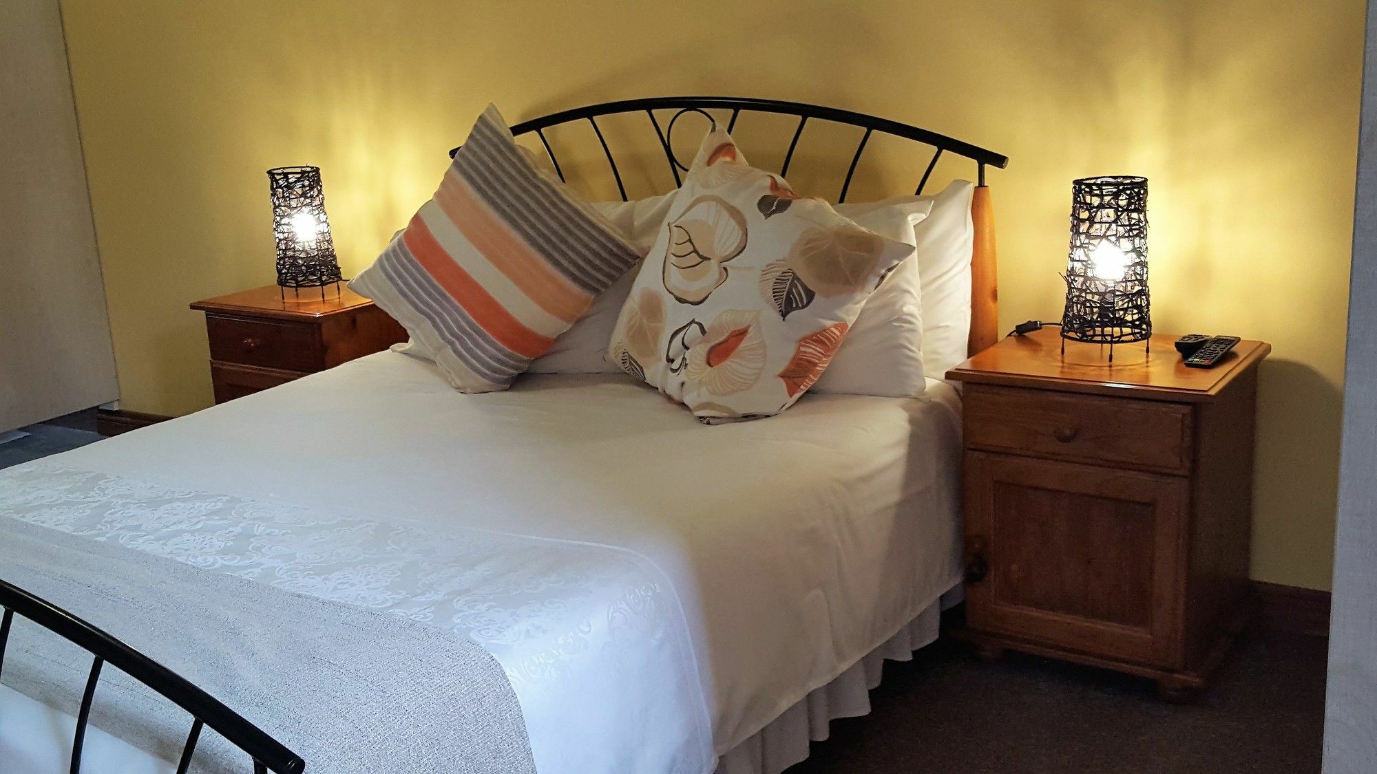 Rest-A-While Guest House - Pretoria-Noord Eksteriør bilde