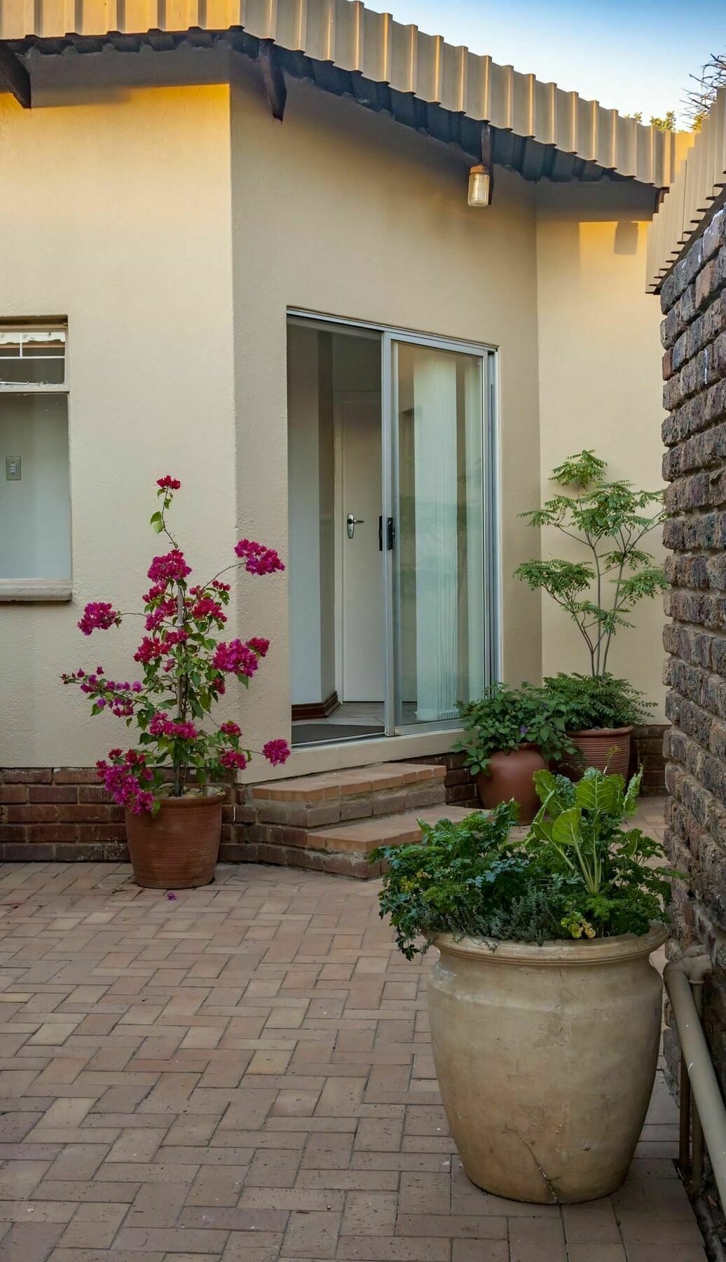 Rest-A-While Guest House - Pretoria-Noord Eksteriør bilde