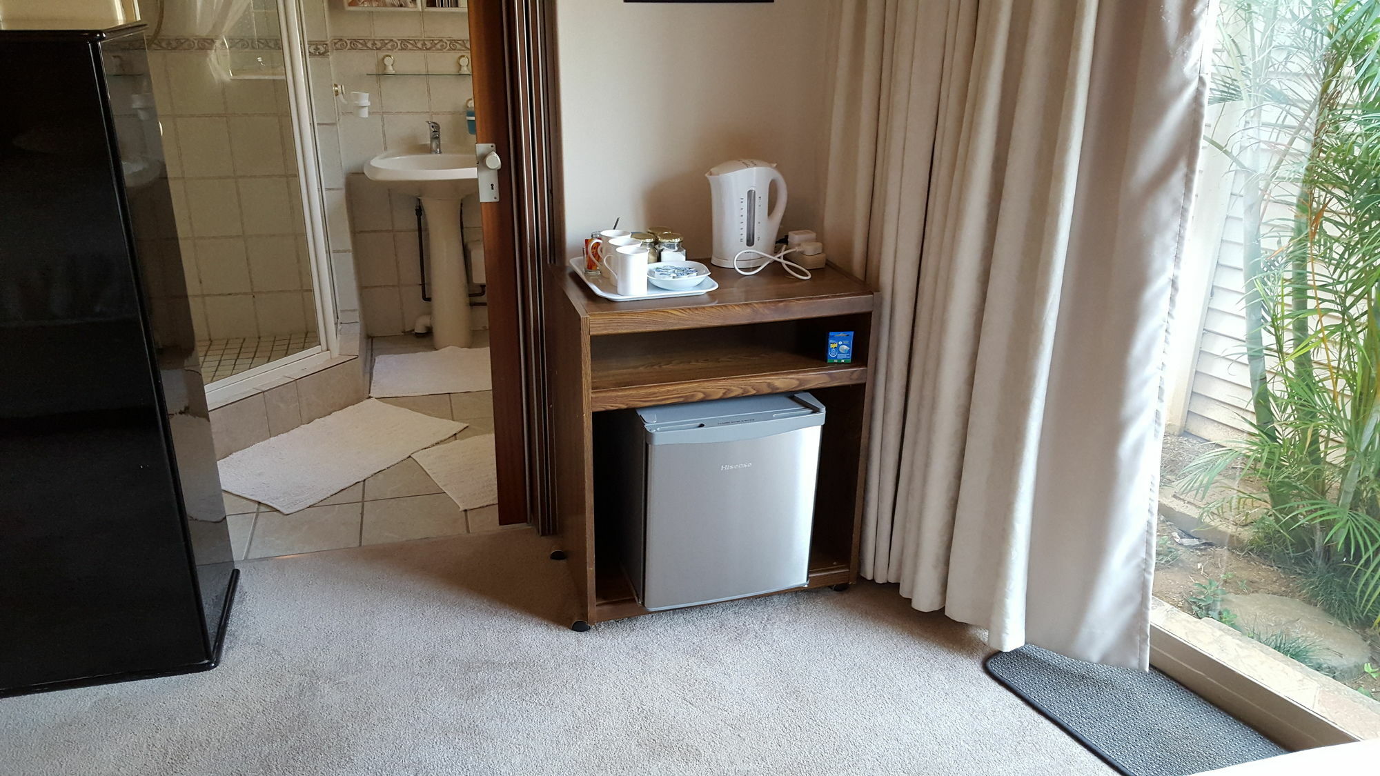 Rest-A-While Guest House - Pretoria-Noord Eksteriør bilde