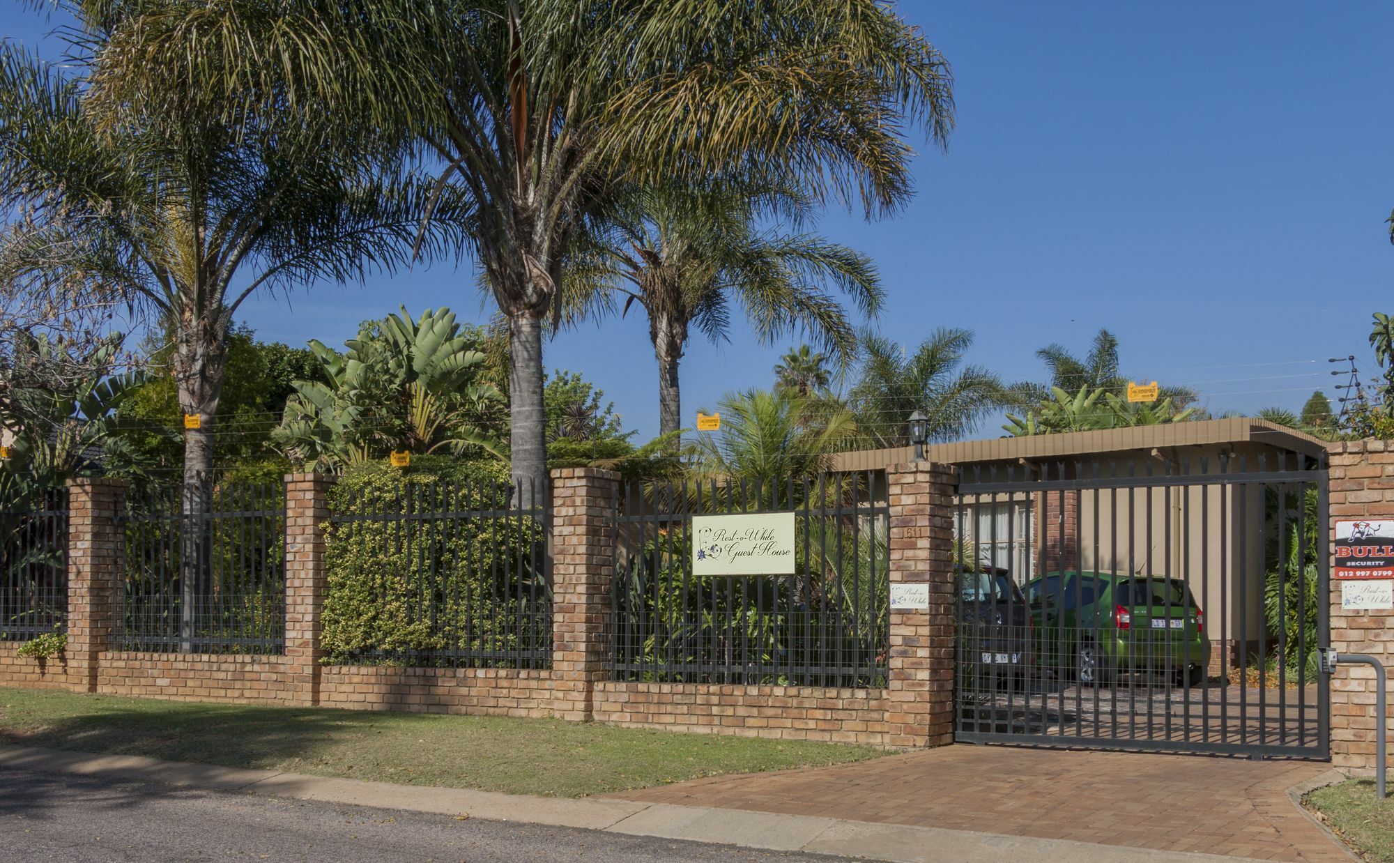 Rest-A-While Guest House - Pretoria-Noord Eksteriør bilde